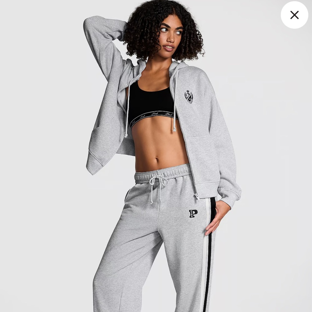 NWT SET Victoria’s Secret Ivy campus fleece full zip hoodie and joggers
Medium